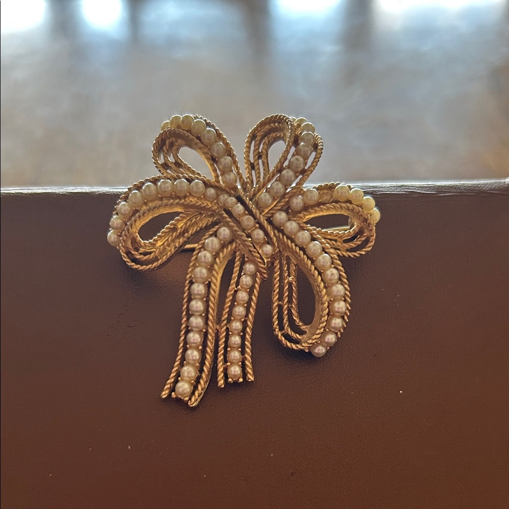 Trifari Gold Ribbon Bow Pearl Trim Brooch